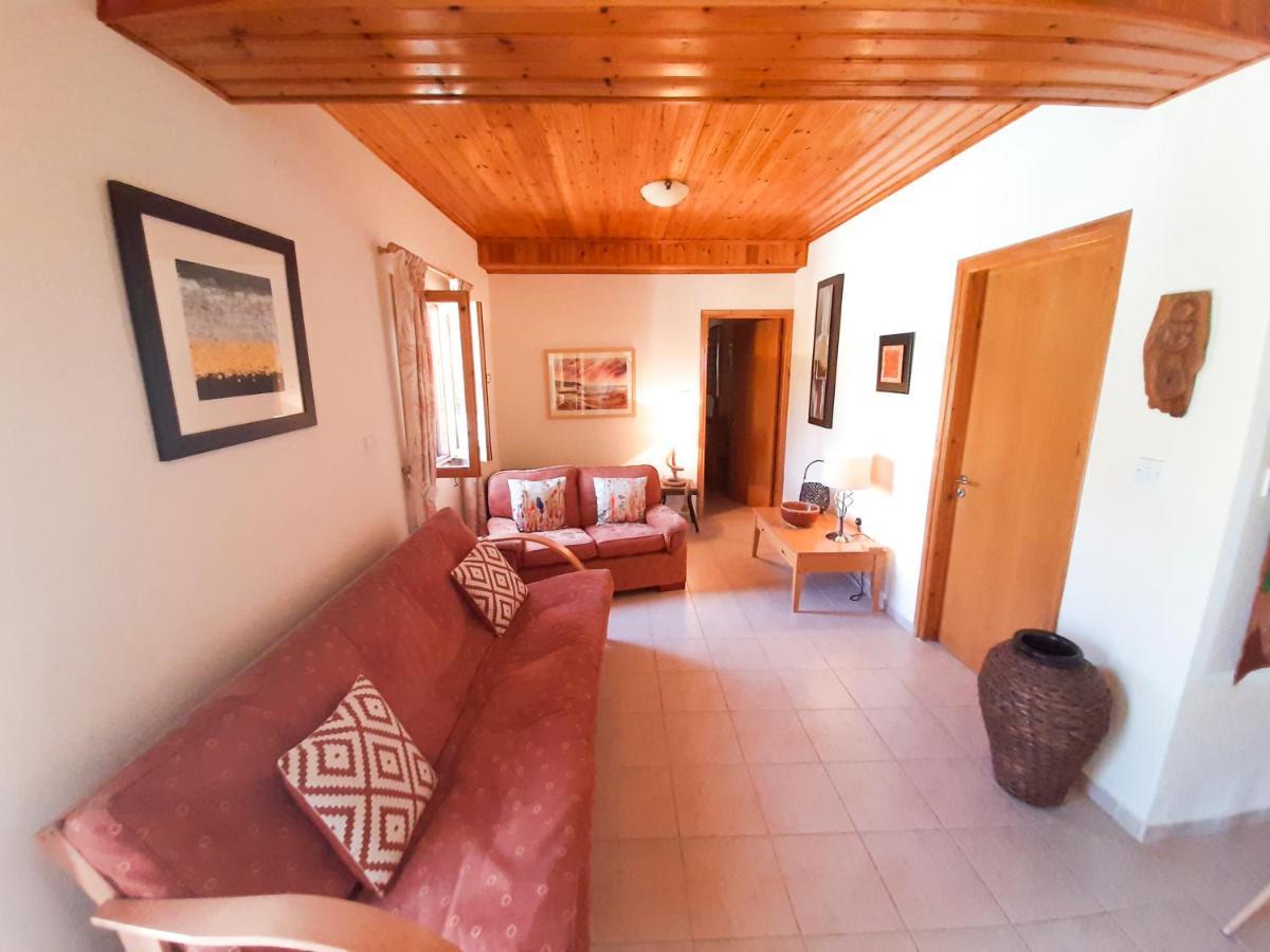 Kellaki Cottage - 2 Bedroom With Pool, Sleeps 6 ภายนอก รูปภาพ